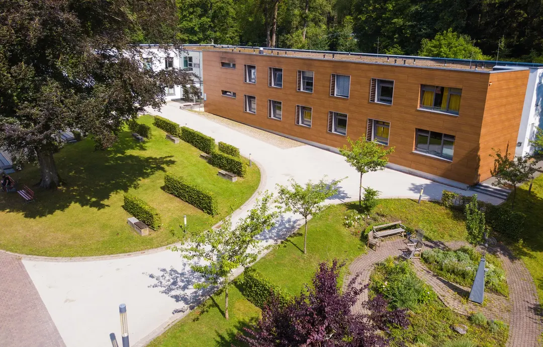 In einem herrlichen Parkgelände gelegen: die Vitos Klinik für Psychiatrie und Psychotherapie Haina. 
