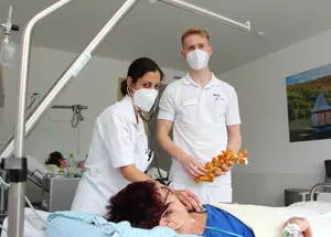 Sie sind die Schnittstelle zwischen Ärzten und Pflege