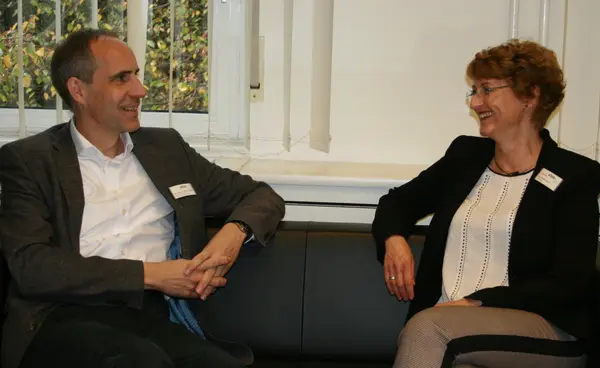 Dr. Harald Scherk und Dr. Annette Duve im Gespräch Dr. Harald Scherk und Dr. Annette Duve im Gespräch