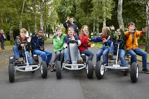 Kinder aus dem Loni-Franz-Haus beim Spielen auf dem Gelände des Kalmenhofs Kinder aus dem Loni-Franz-Haus beim Spielen auf dem Gelände des Kalmenhofs