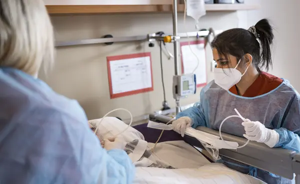 Mit Phase F wird im Vitos Pflegezentrum Weilmünster die Behandlungs-/Rehabilitationsphase bezeichnet, in der dauerhaft unterstützende, betreuende und/oder zustandserhaltende Maßnahmen für Patient/-innen erforderlich sind. Mit Phase F wird im Vitos Pflegezentrum Weilmünster die Behandlungs-/Rehabilitationsphase bezeichnet, in der dauerhaft unterstützende, betreuende und/oder zustandserhaltende Maßnahmen für Patient/-innen erforderlich sind.