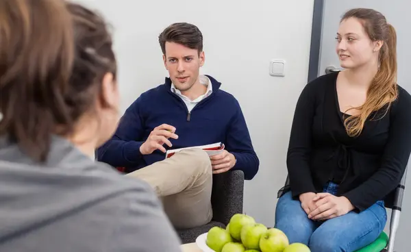 Gesprächstherapie in der Vitos Klinik für Psychiatrie und Psychotherapie Marburg Gesprächstherapie in der Vitos Klinik für Psychiatrie und Psychotherapie Marburg