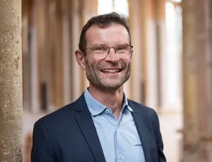 Prof. Dr. Florian Metzger