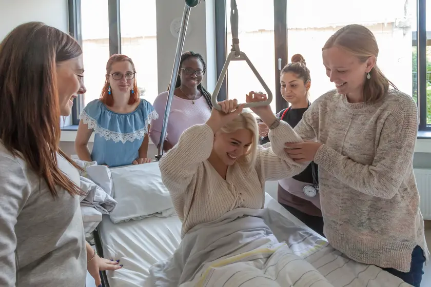 Ausbildung zum Gesundeheits- und Krankenpfleger an der Vitos Schule für Gesundheitsberufe Oberhessen Ausbildung zum Gesundeheits- und Krankenpfleger an der Vitos Schule für Gesundheitsberufe Oberhessen