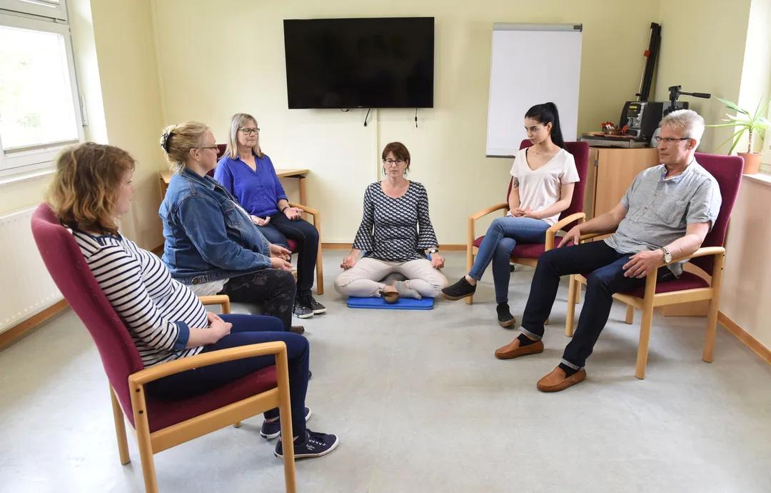 Achtsamkeit lernen: Gruppentherapie in der Vitos psychiatrischen Tagesklinik Korbach. Achtsamkeit lernen: Gruppentherapie in der Vitos psychiatrischen Tagesklinik Korbach.