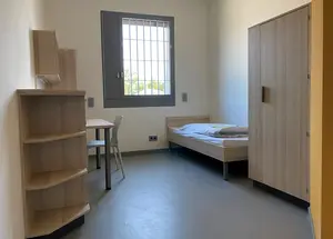 Einzelzimmer mit niedriger Sicherungsstufe