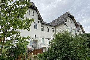 Außenansicht des Gebäudes der Vitos psychiatrischen Tagesklinik Marburg