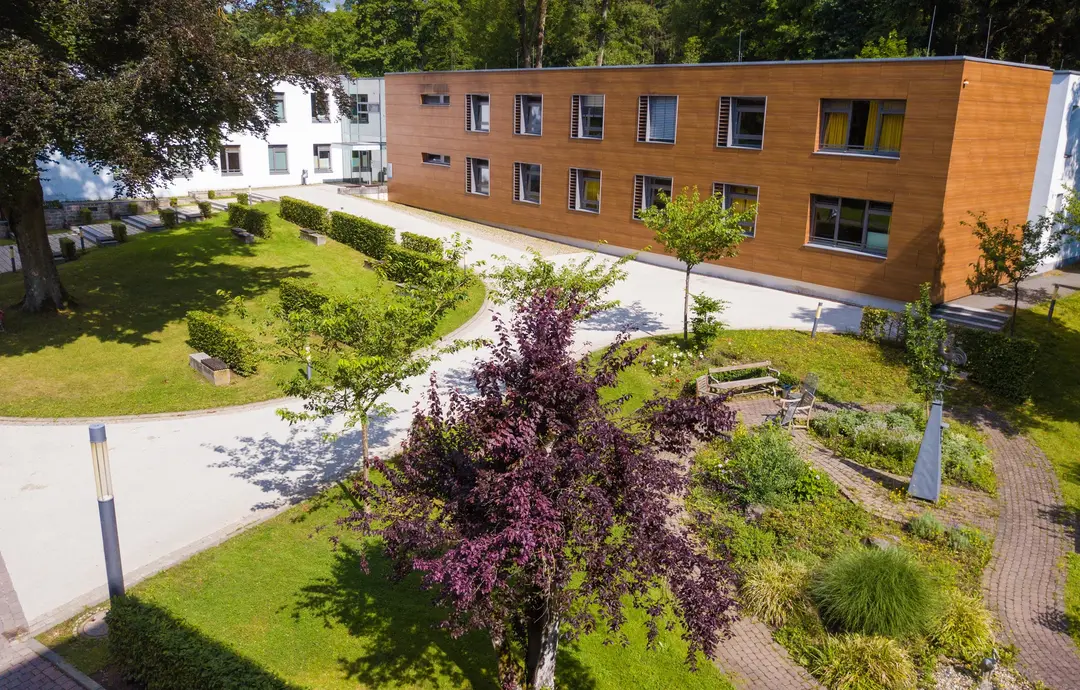 In einem herrlichen Parkgelände gelegen: die Vitos Klinik für Psychiatrie und Psychotherapie Haina. In einem herrlichen Parkgelände gelegen: die Vitos Klinik für Psychiatrie und Psychotherapie Haina.