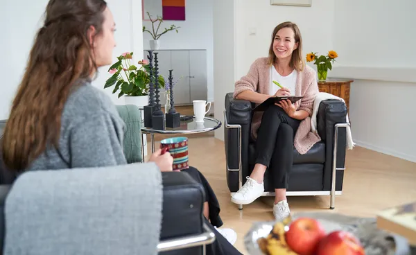 Gesprächssituation von zwei Frauen