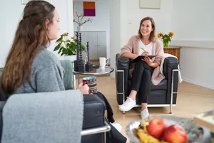 Gesprächssituation von zwei Frauen