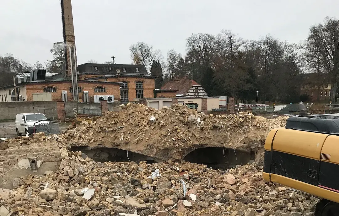 Abbrucharbeiten bei Vitos Riedstadt Abbrucharbeiten bei Vitos Riedstadt