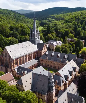 Die Vitos Haina gemeinnützige GmbH blickt auf eine lange Tradition bis in die Anfänge des 16. Jahrhunderts zurück und gehört damit zu den herausragenden psychiatriegeschichtlichen Stätten in Europa. Die Vitos Haina gemeinnützige GmbH blickt auf eine lange Tradition bis in die Anfänge des 16. Jahrhunderts zurück und gehört damit zu den herausragenden psychiatriegeschichtlichen Stätten in Europa.